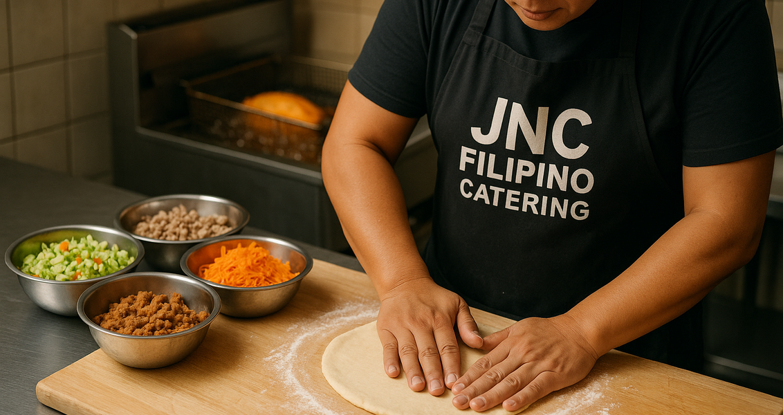 alt_text: Empanada Ilocos khas Filipina jadi viral di festival kuliner San Diego.